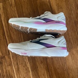 Brooks Ghost 16 Running Shoe - Women's White and Pink Shoes 9.5 Wide NWOB
